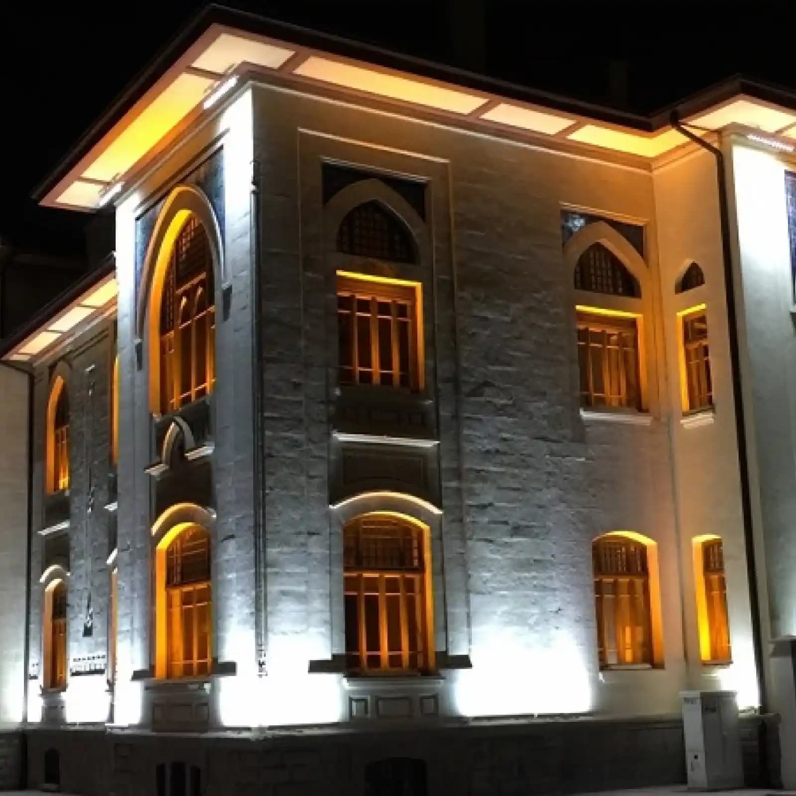 Dış Mekan Aydınlatma Seçenekleri ve Tasarım İpuçları ile Bahçenizi Güzelleştirin