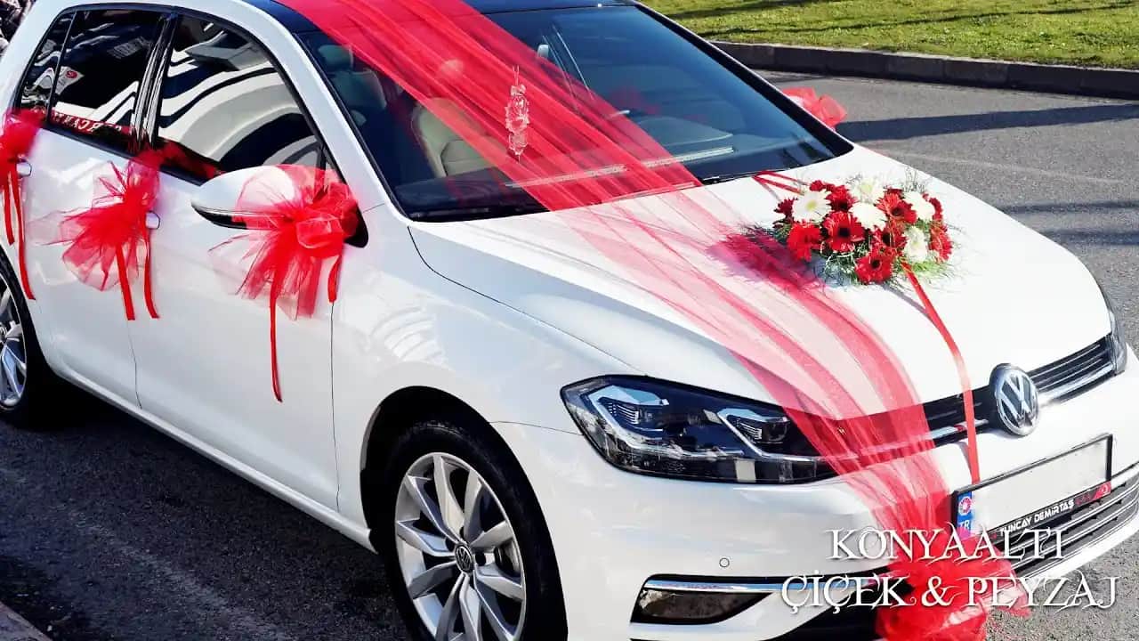 Düğün Arabası Süsleri: Modern ve Geleneksel Dekorasyon Fikirleriyle Hayalinizdeki Düğün