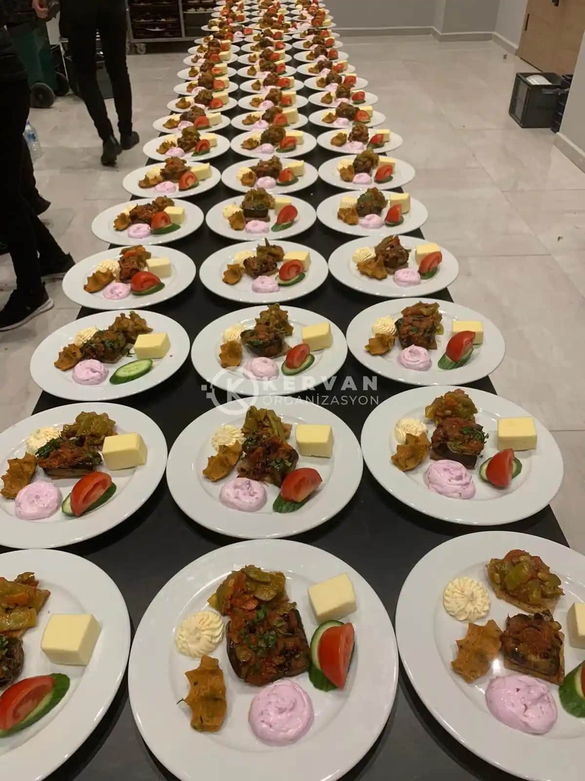 Düğün Tabağı Seçimi ve Dekorasyon İpuçlarıyla Şık Bir Organizasyon Yaratın