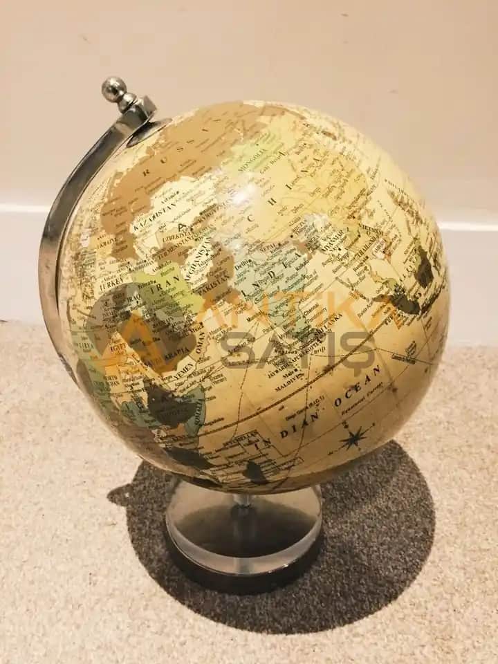 Dünya Haritası Küreleriyle Dekorasyon ve Eğitici Çözümler Arasında Denge