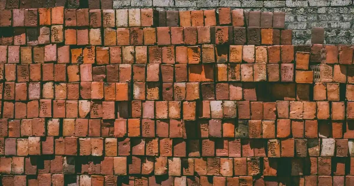 Dünya Küresi Dekorasyon ve Mobilyada Evrensel Bir Detay Olarak Kullanımı