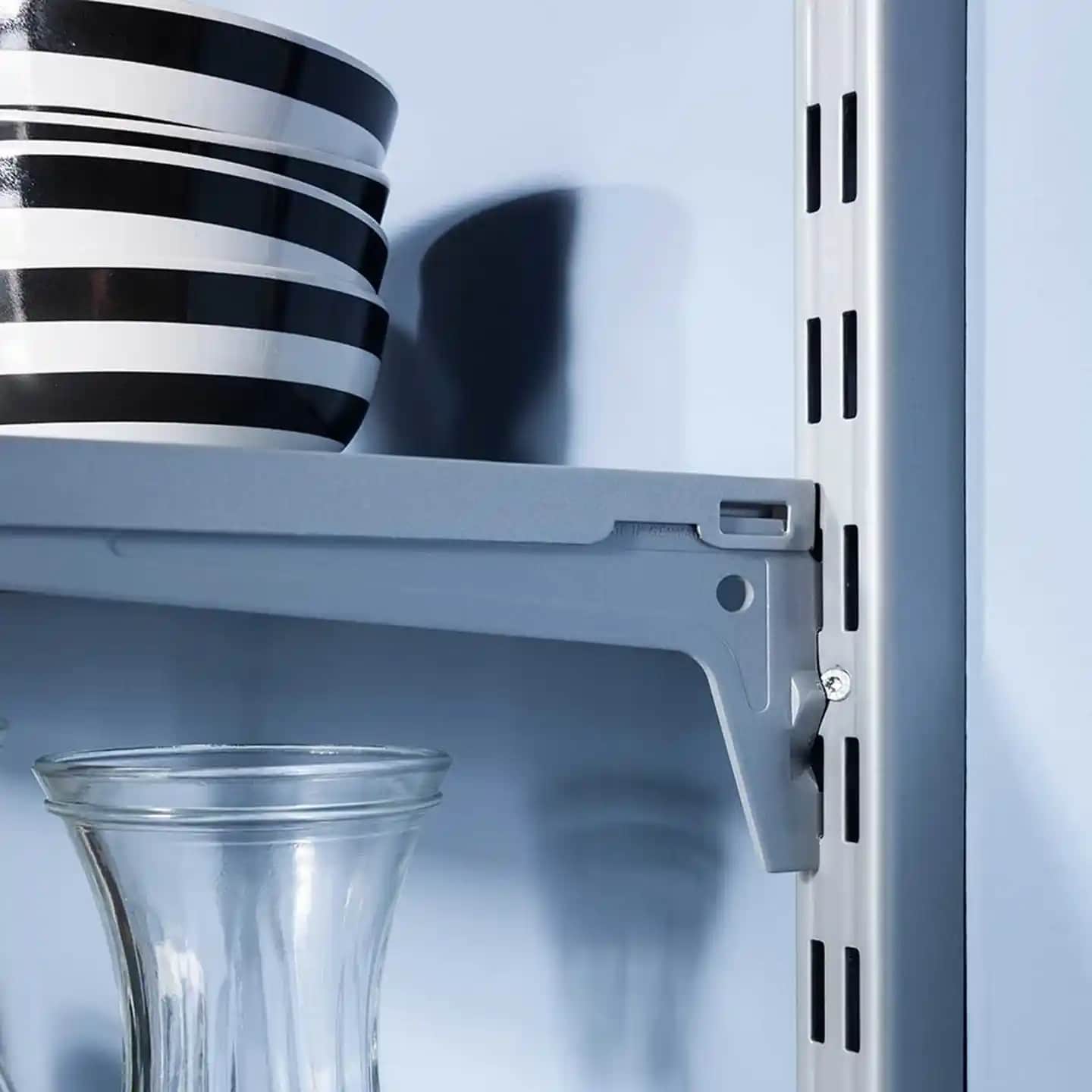 Duvar Rayları ile Dekorasyonda Fonksiyonellik ve Estetiğin Modern Buluşması