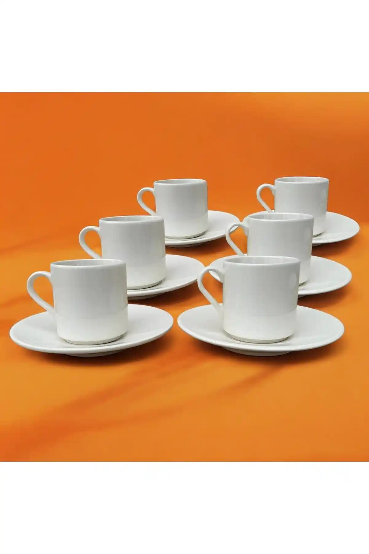 Düz Beyaz Kahve Fincanları Dekorasyonda Zarafetin ve Çok Yönlülüğün Simgesi
