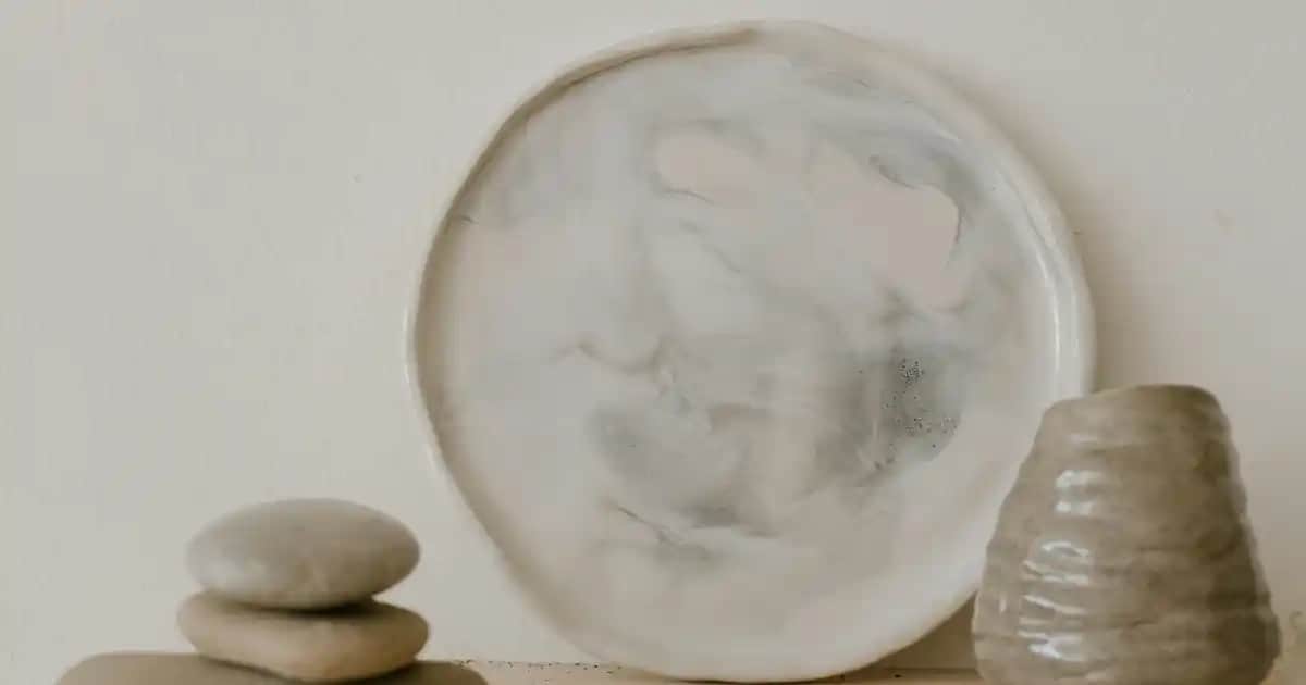 Düz Beyaz Mermer: Estetik ve Dayanıklı Dekorasyon ve Mobilya Seçenekleri