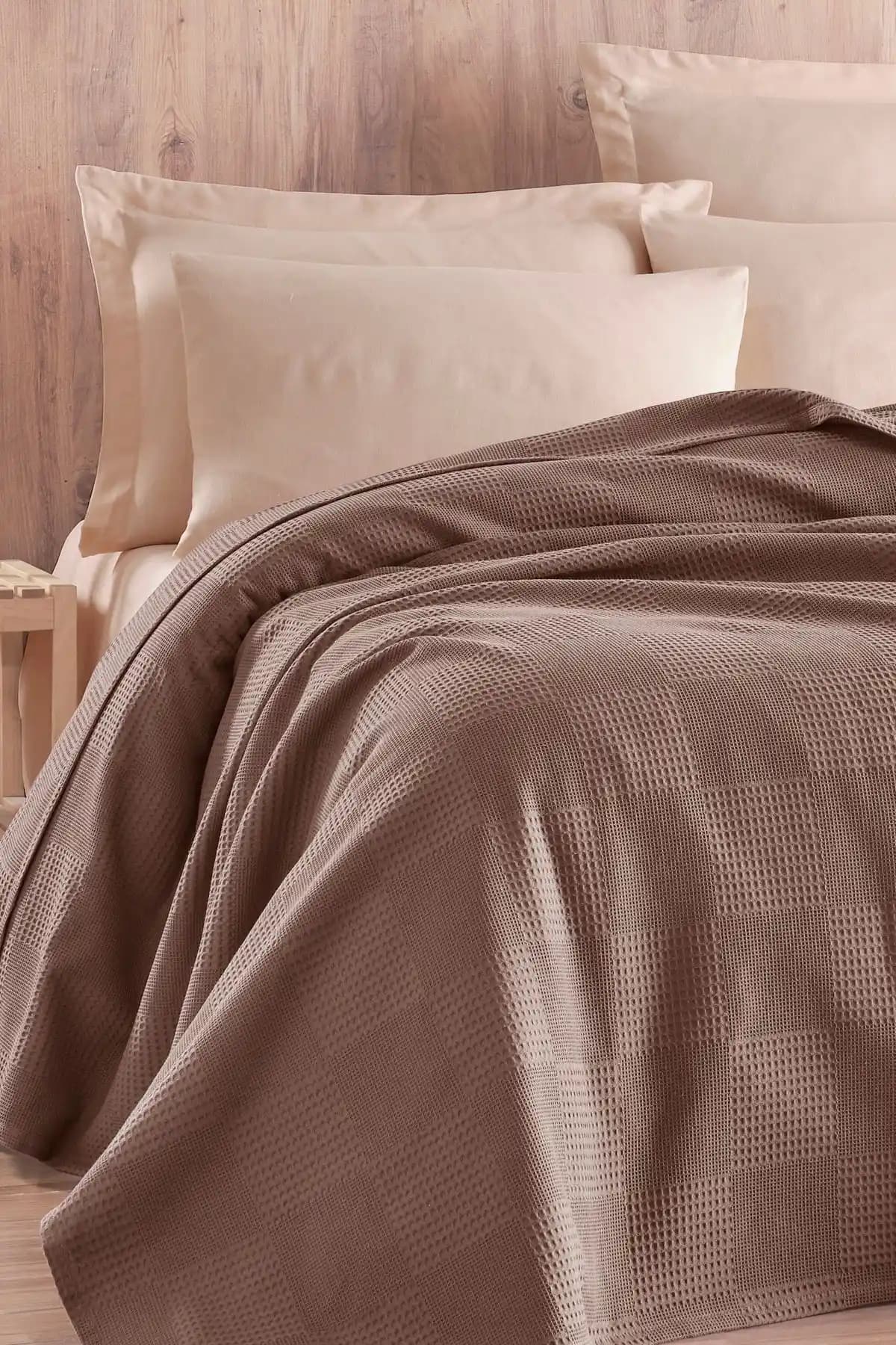 Düz Renk Pike ile Modern ve Sadeliğin Gücünü Evinizde Yansıtın