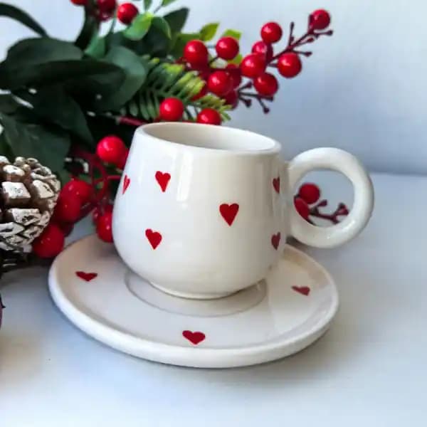 El Yapımı Seramik Kahve Fincanları: Sanat ve Dekorasyonun Buluştuğu Eşsiz Tasarımlar