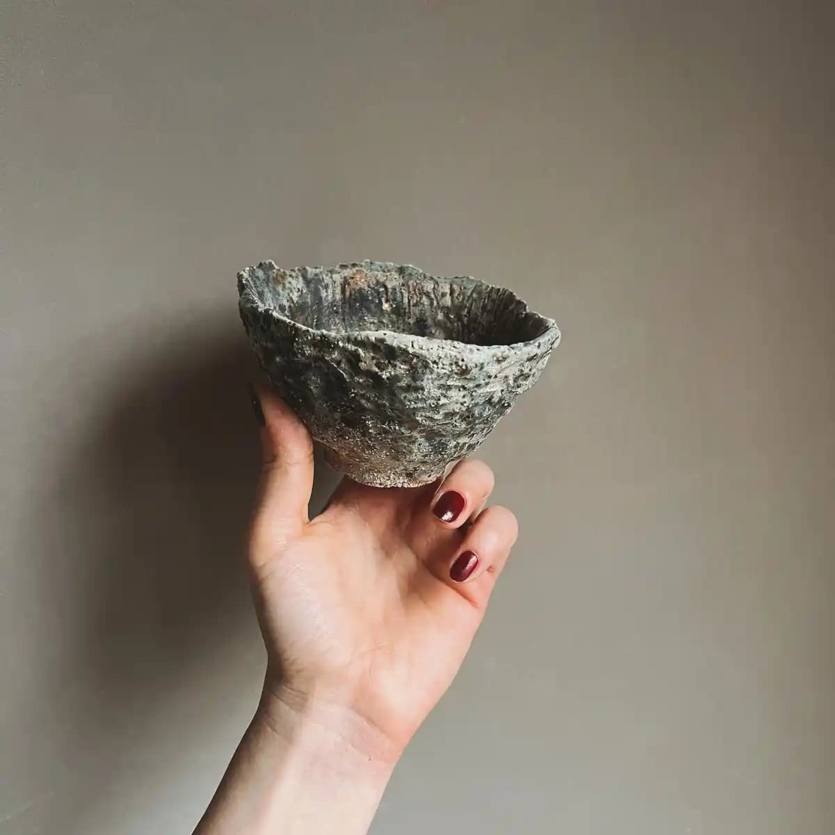 El Yapımı Seramik Kase: Dekorasyon ve Fonksiyonellik Sunan Özgün Parçalar