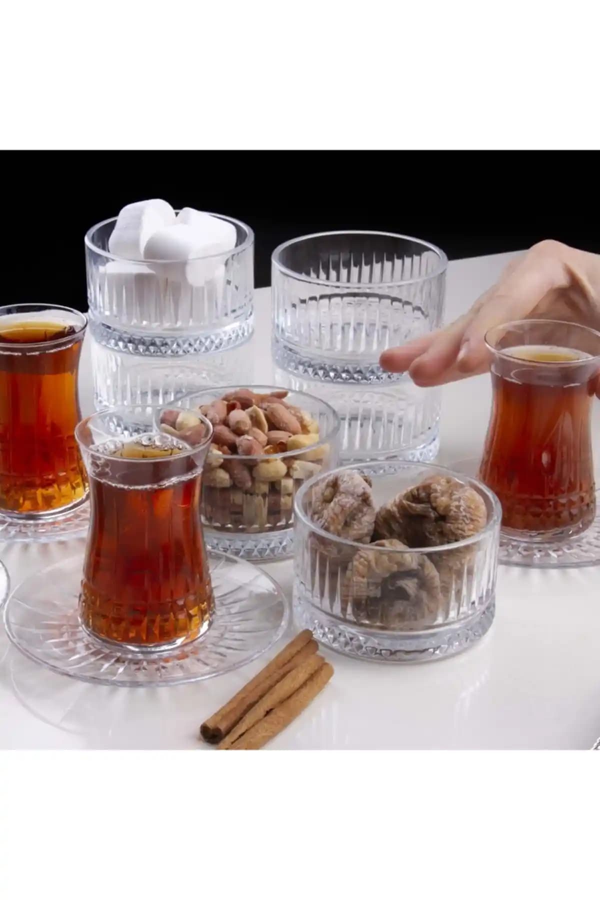 Elysia Çay Takımı: Modern Tasarım ve Fonksiyonelliğin Buluşması