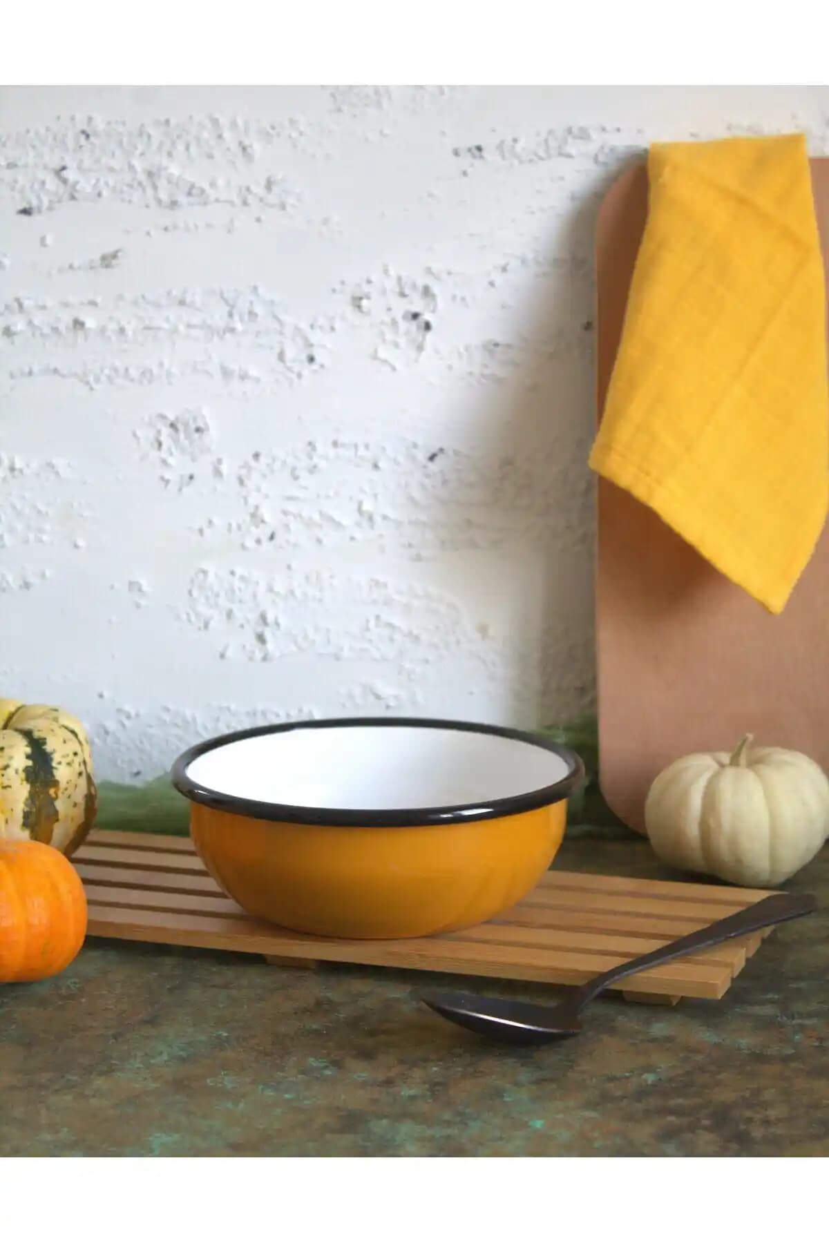 Emaye Çorba Kaseleri: Dayanıklılık ve Estetiği Bir Arada Sunan Dekoratif Ürünler