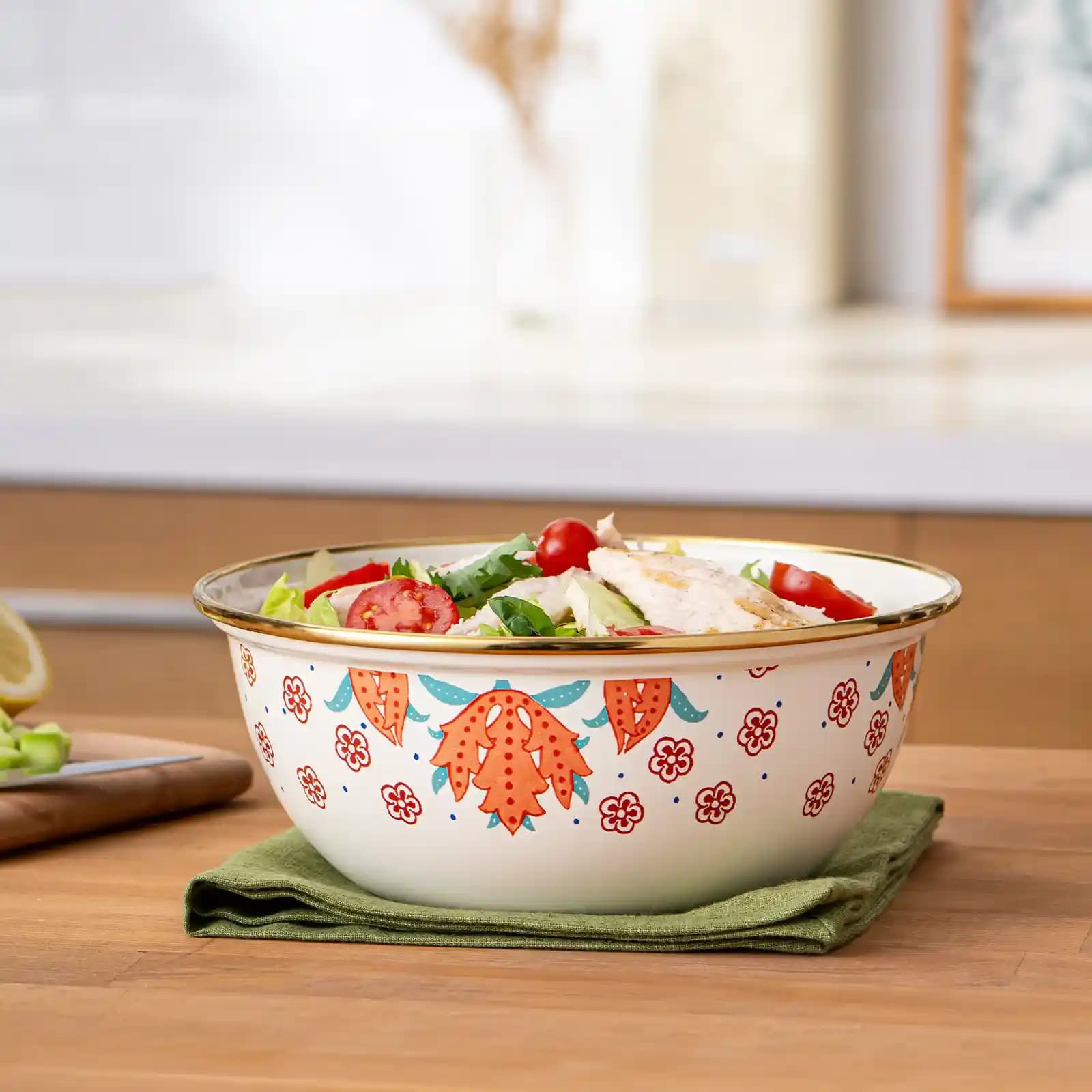 Emaye Salata Kasesi: Dayanıklı, Şık ve Çok Yönlü Mutfak Dekorasyon Ürünü