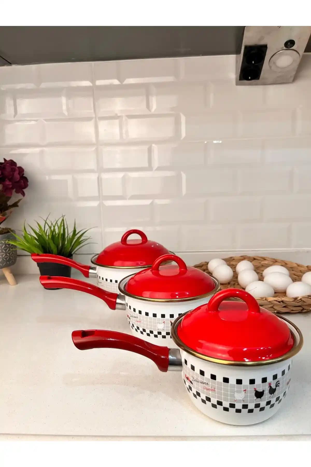 Emaye Sos Tencereleri: Estetik ve Dayanıklı Mutfak Gereçleri Seçenekleri