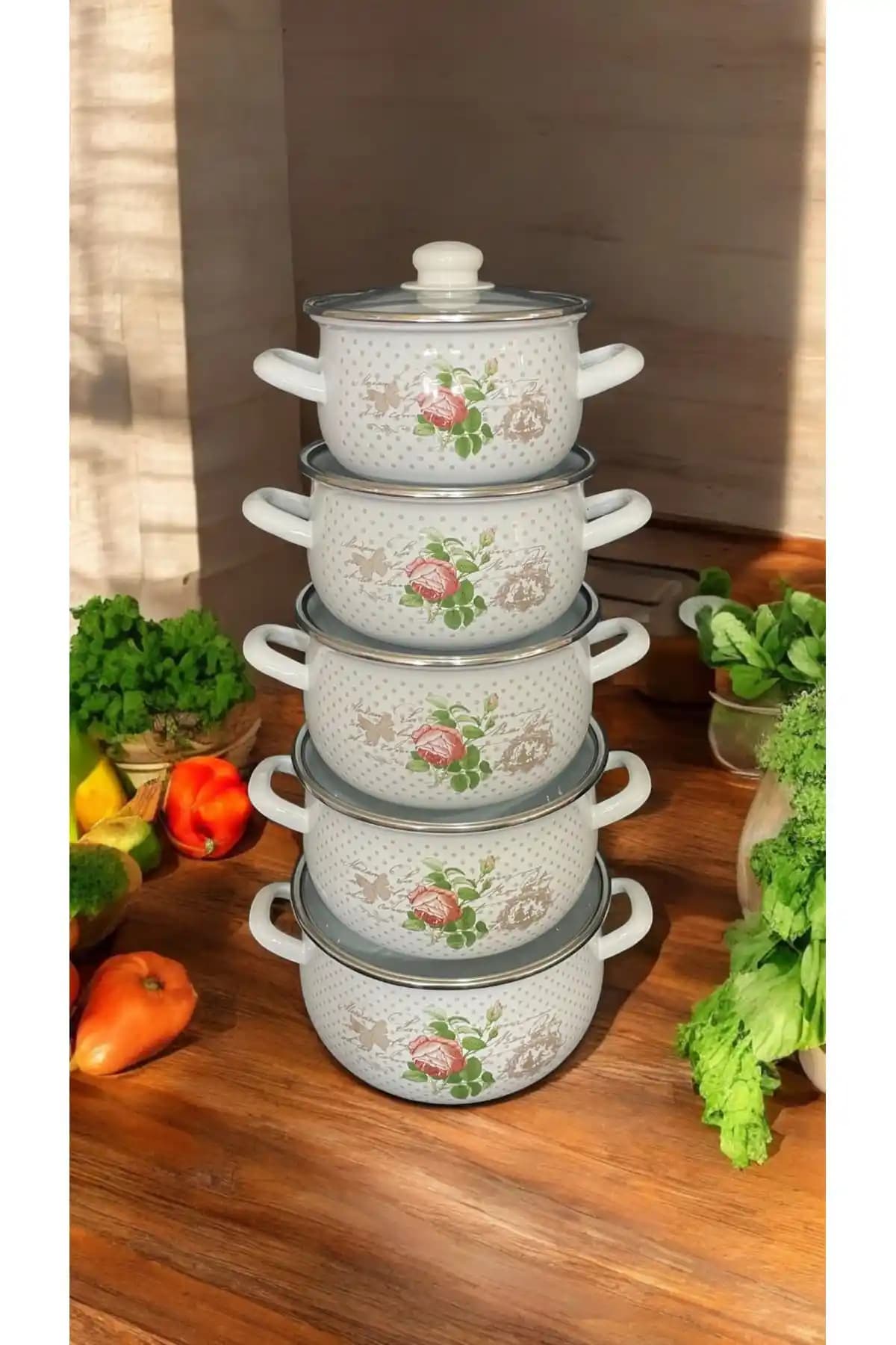 Emaye Yemek Takımları: Dayanıklı, Estetik ve Dekoratif Seçenekler