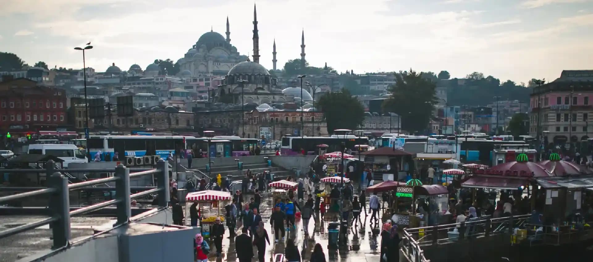 Eminönü'nde Valiz Satıcıları ve Dekorasyon İçin İlham Veren Fırsatlar