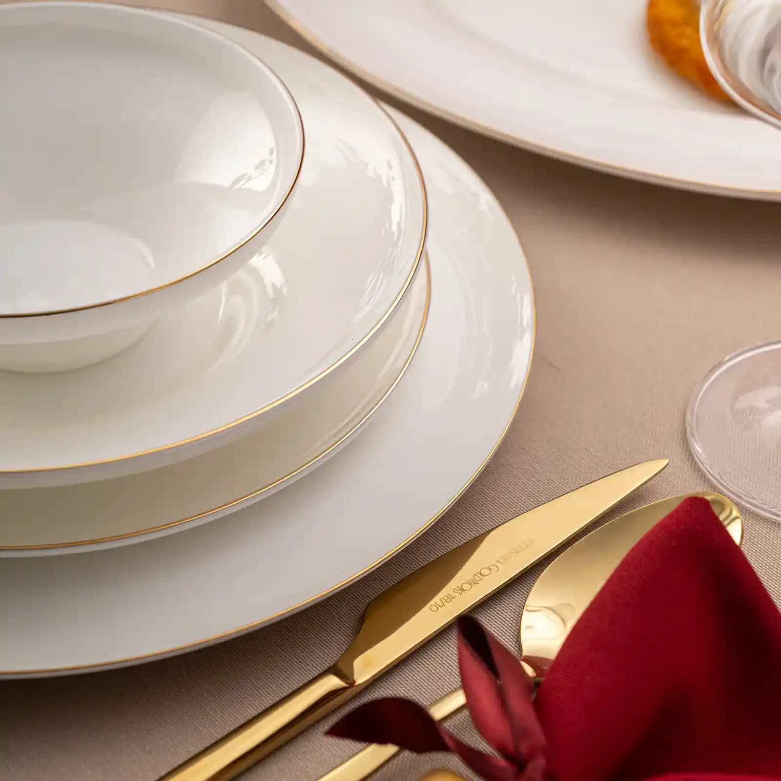 Emsan Alicia Yemek Takımı: Modern Tasarım ve Dayanıklılığıyla Mutfağınıza Şıklık Katar