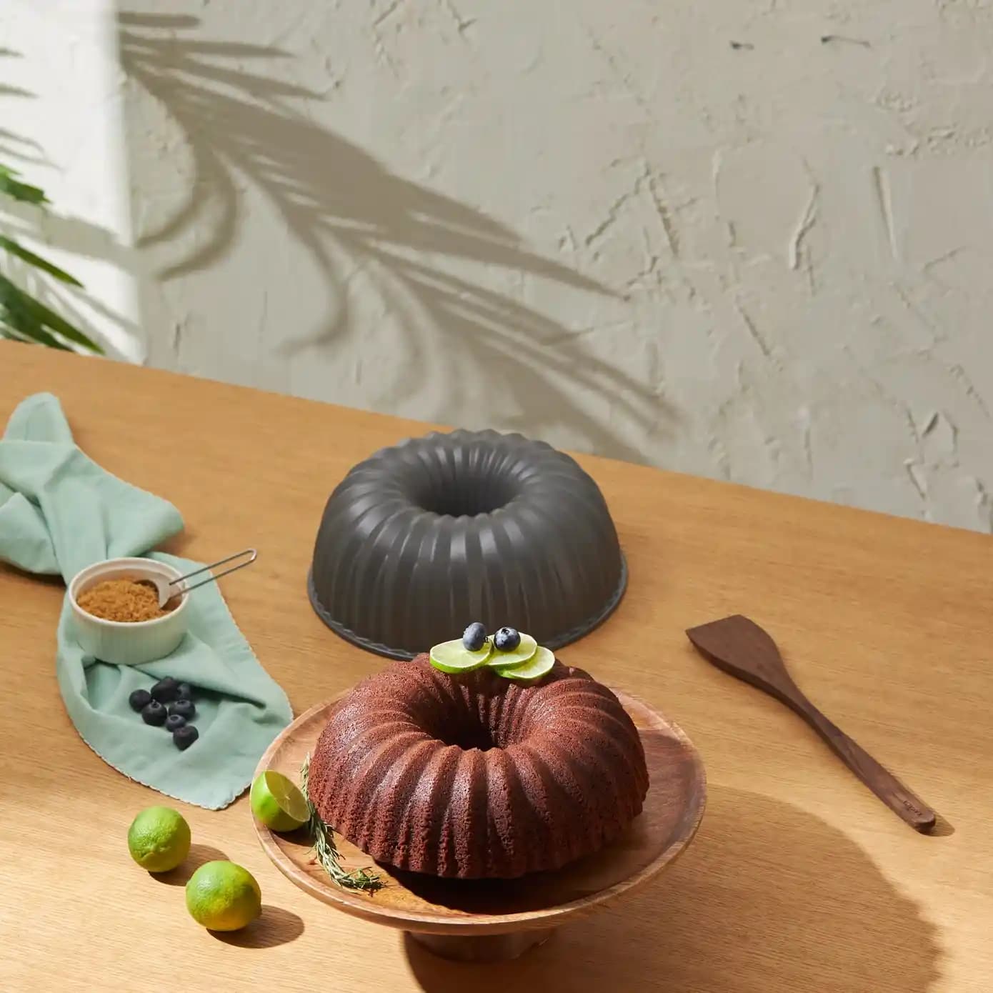 Emsan Griss Hardstone 26 cm Kek Kalıbı: Estetik ve Fonksiyonellik Bir Arada