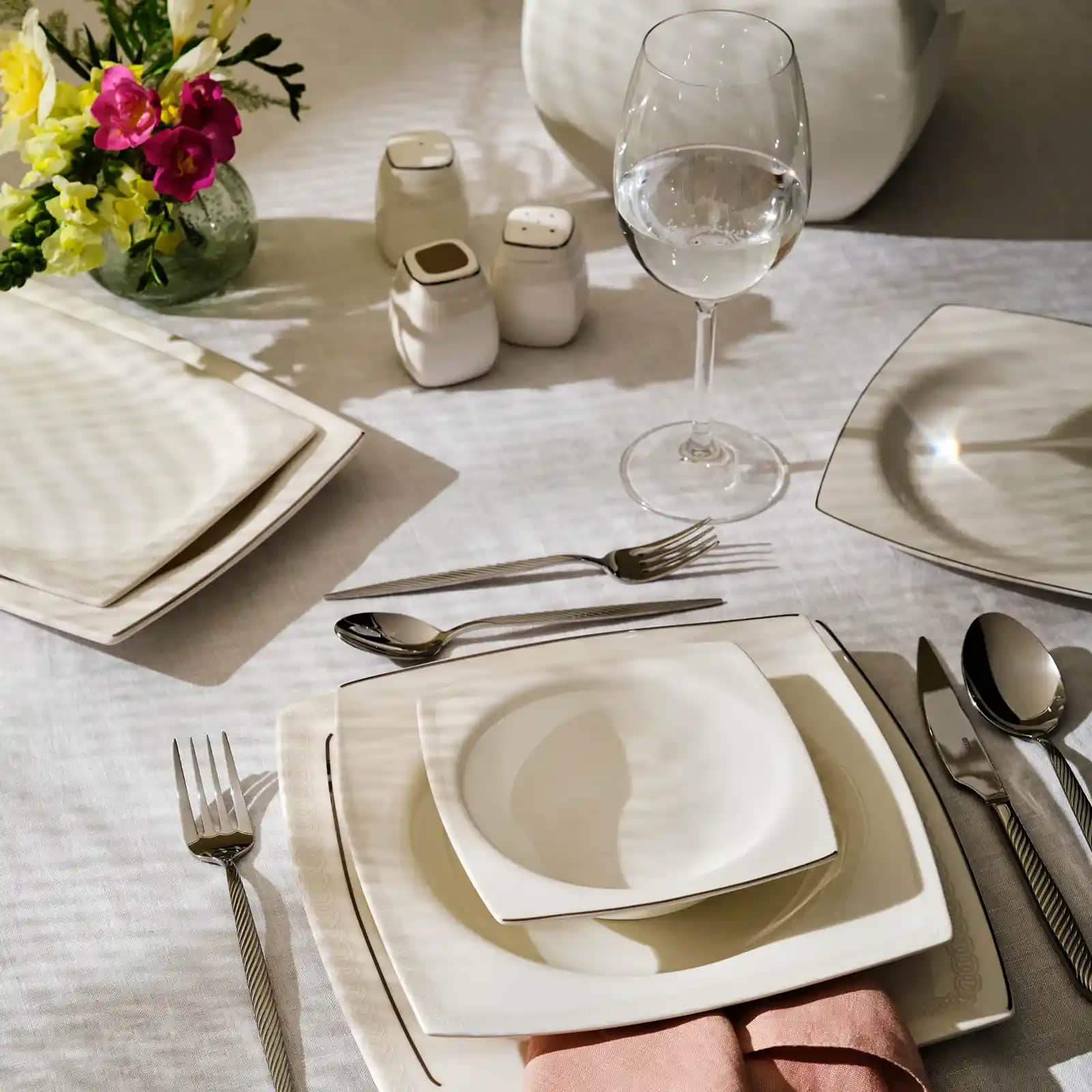 Emsan Zencerek Yemek Takımı: Modern ve Şık Mutfaklar İçin Dayanıklı ve Estetik Seçenek