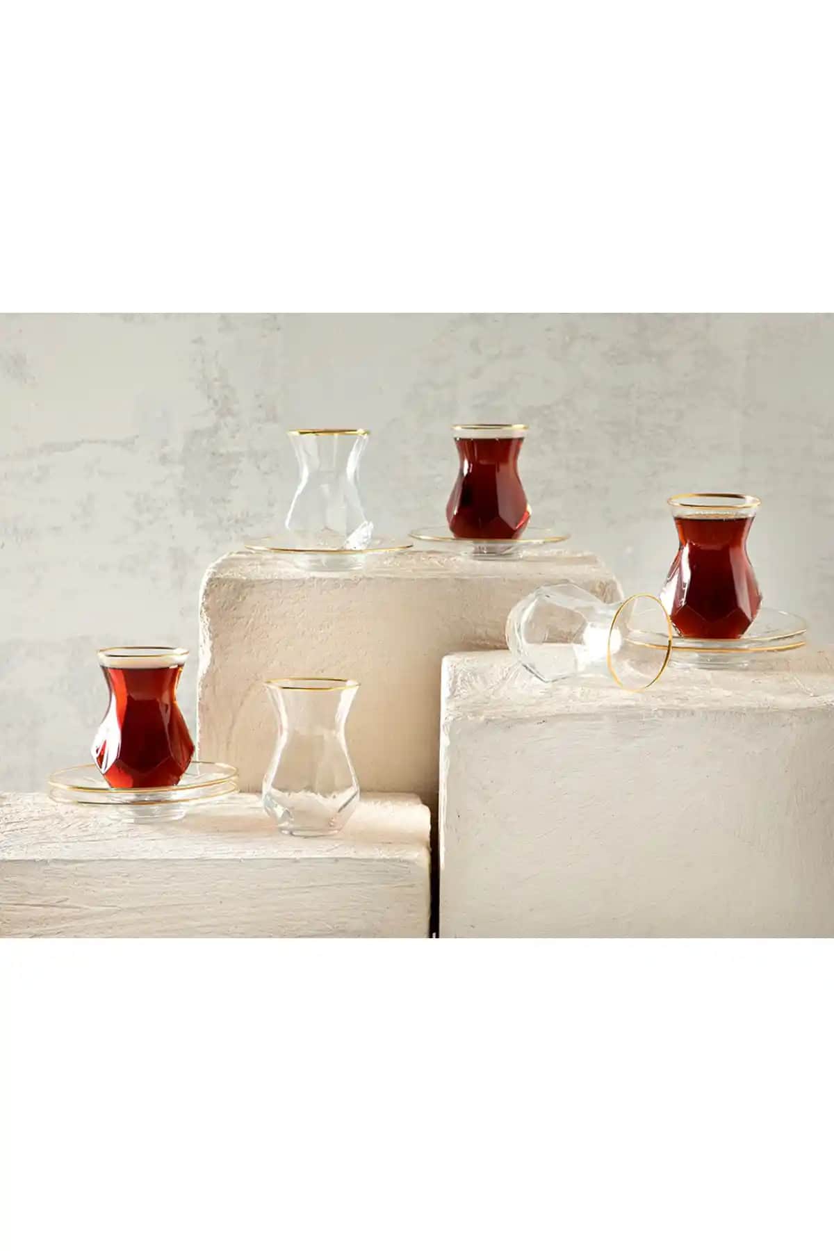 English Home Bardak Takımları ile Ev Dekorasyonunuza Şıklık Katın ve Pratik Kullanım Sağlayın