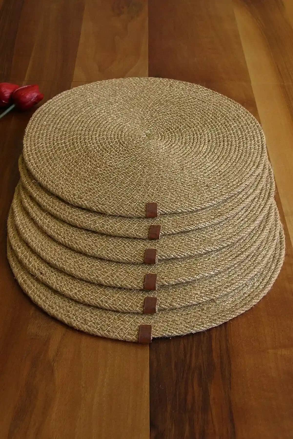 English Home Hasır Supla: Modern ve Doğal Sofra Dekorasyonunda Şıklık ve Fonksiyonellik