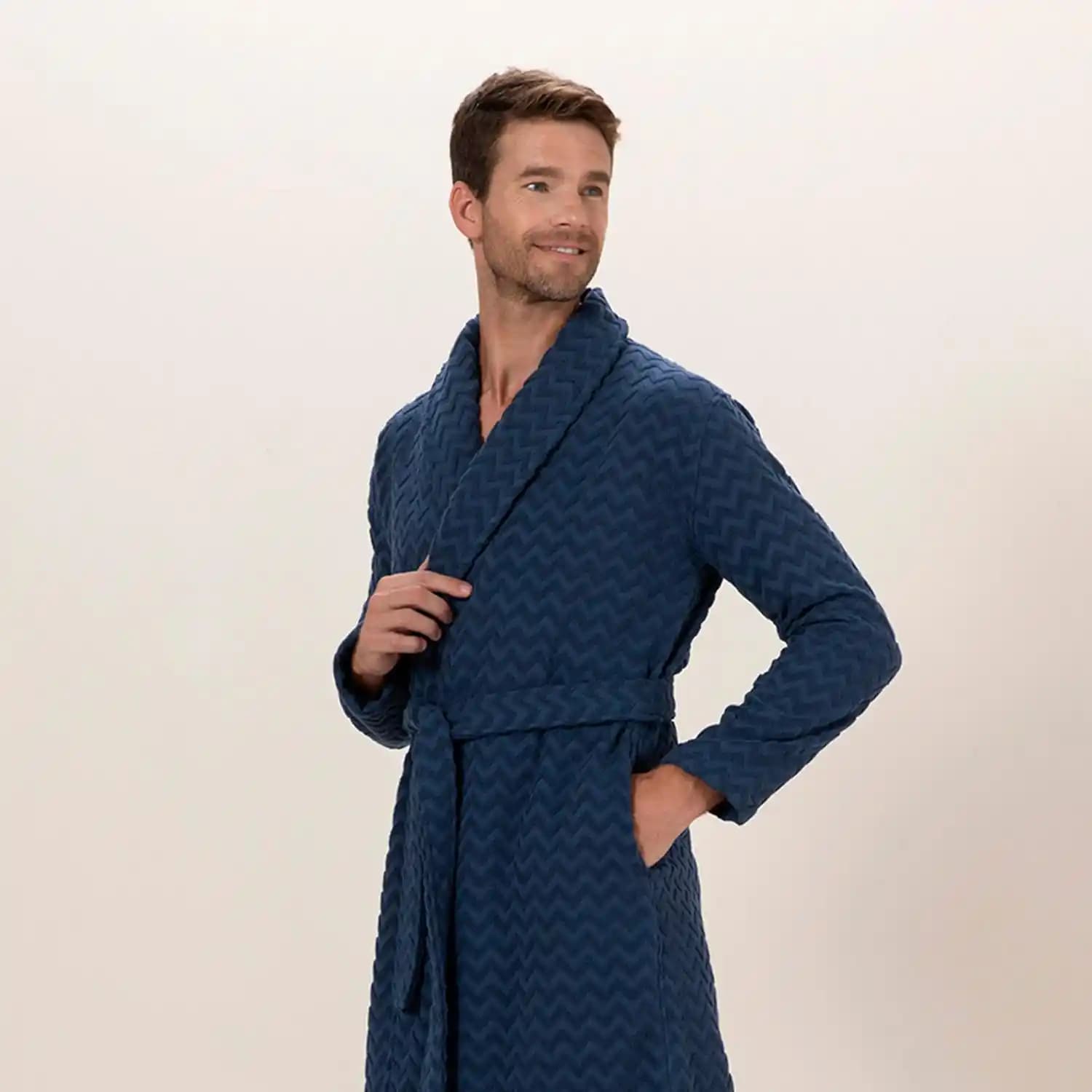 Erkek Bornoz Seçiminde Dikkat Edilmesi Gerekenler ve Güncel Trendler Hakkında Kapsamlı Rehber