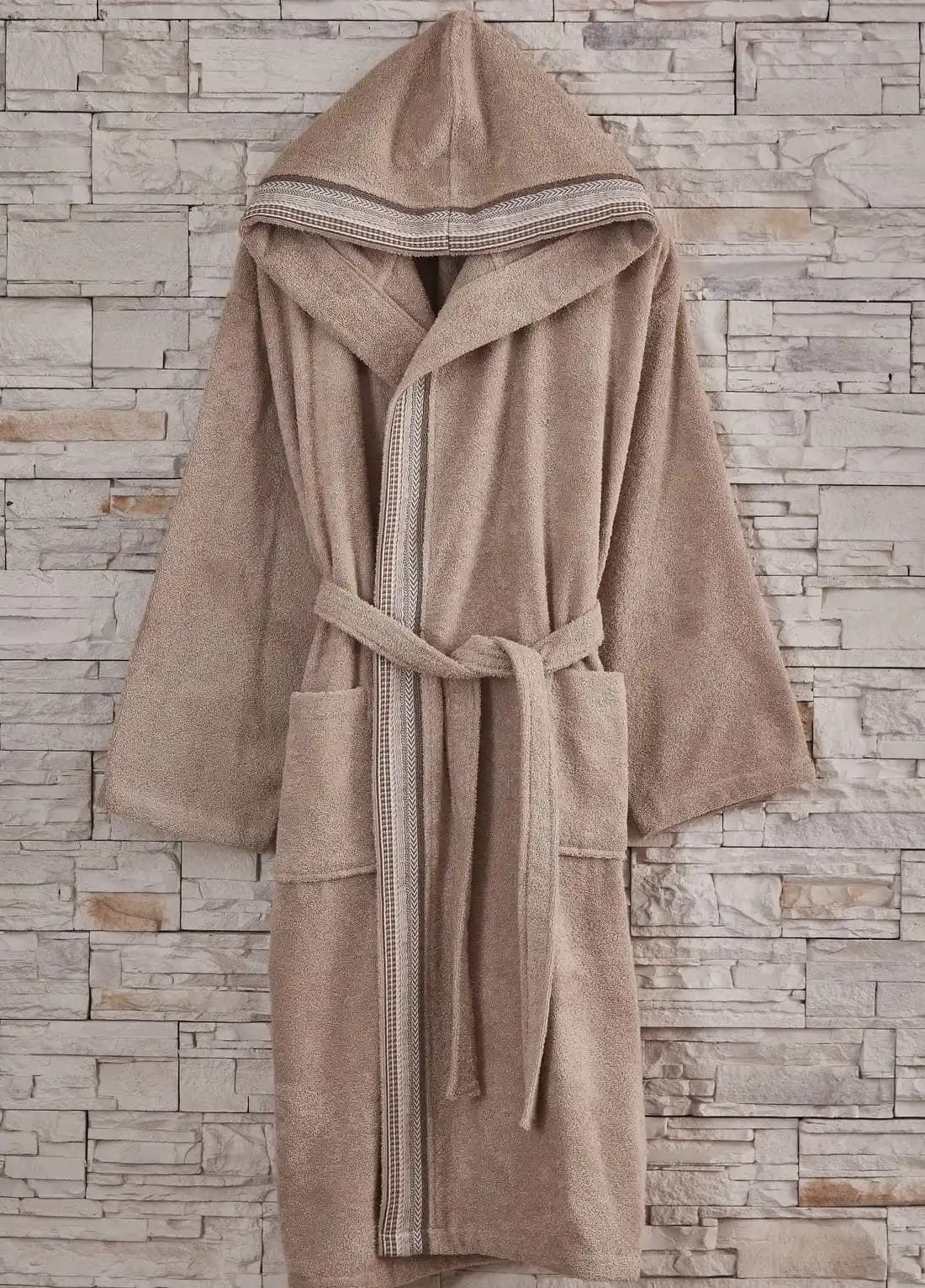 Erkek Kapşonlu Bornozlar ile Evde Şıklık ve Konforu Yakalayın