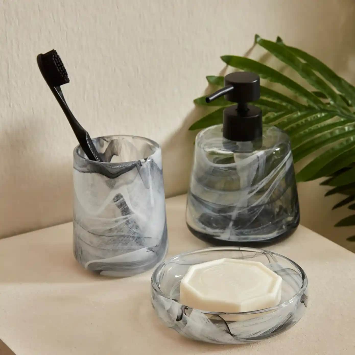 Ev Dekorasyonunda Aksesuarların Önemi ve Güncel Trendler Hakkında Kapsamlı Rehber