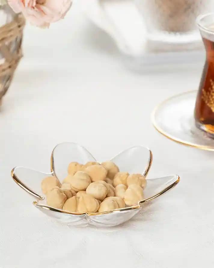 Ev Dekorasyonunda Modern ve Şık Cam Çerezlikleri Kullanımı ve Dekoratif Fikirler