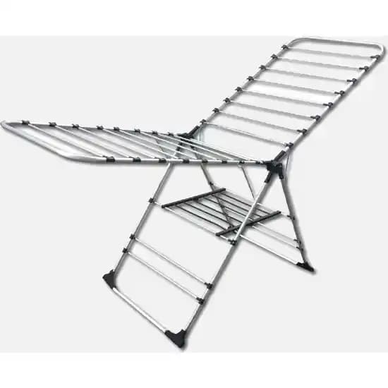 Ev Dekorasyonunda Pratik ve Şık Çözüm: Elbise Kurutma Askısı