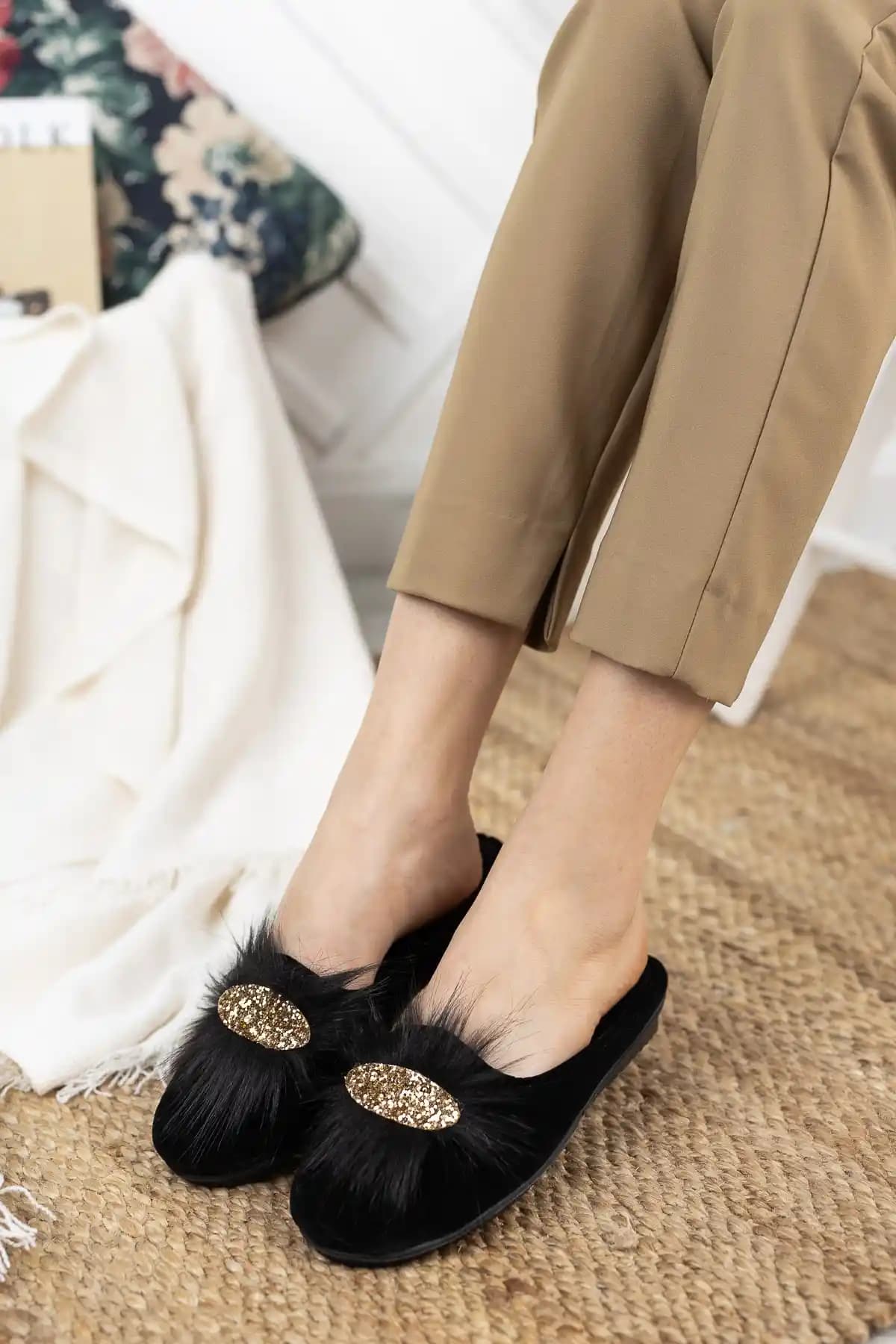 Ev Konforunu ve Şıklığını Bir Arada Sunan Modern Ev Terliği Modelleri