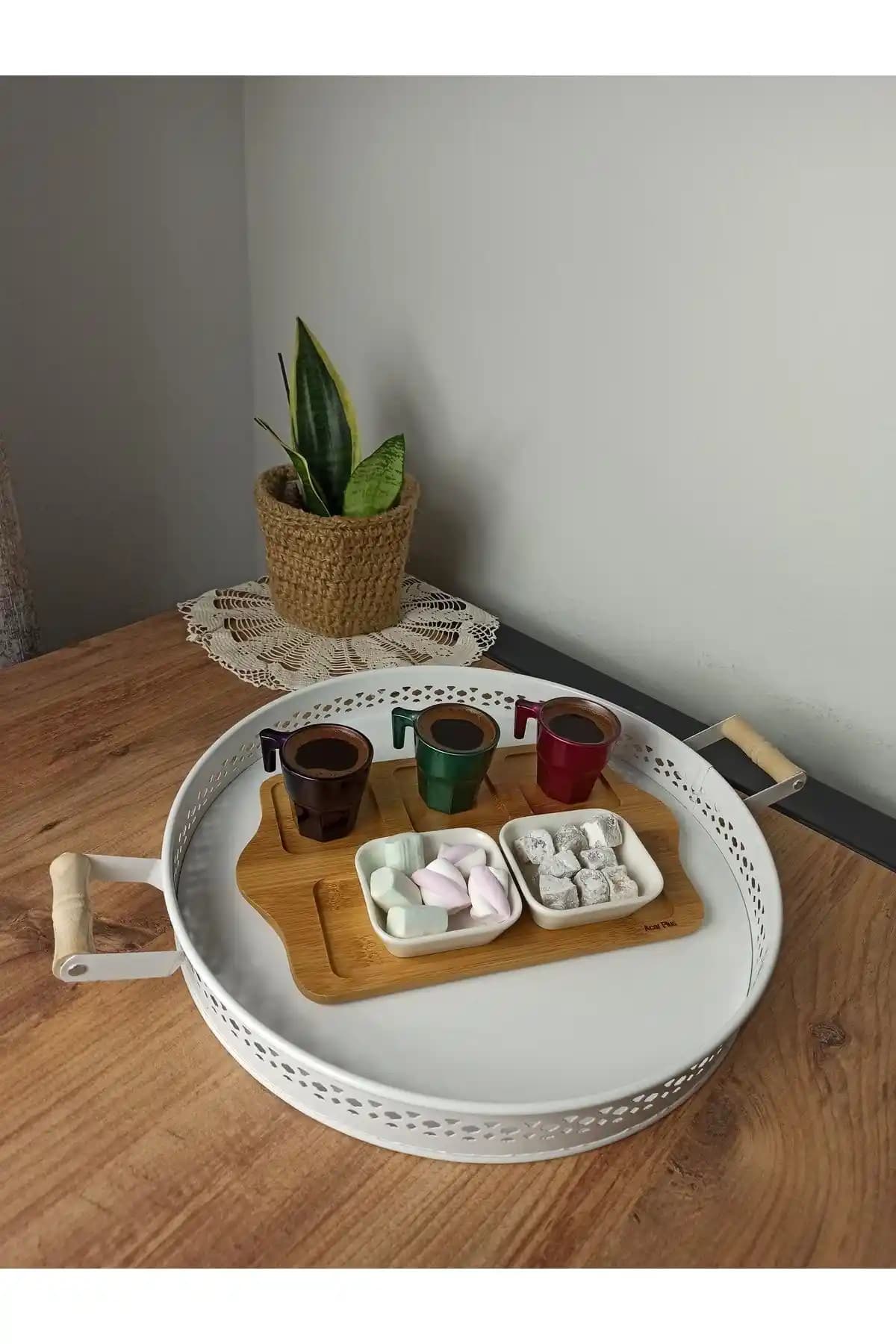 Ferforje Tepsi Modelleri ile Dekorasyonda Zarafet ve İşlevsellik Sağlama