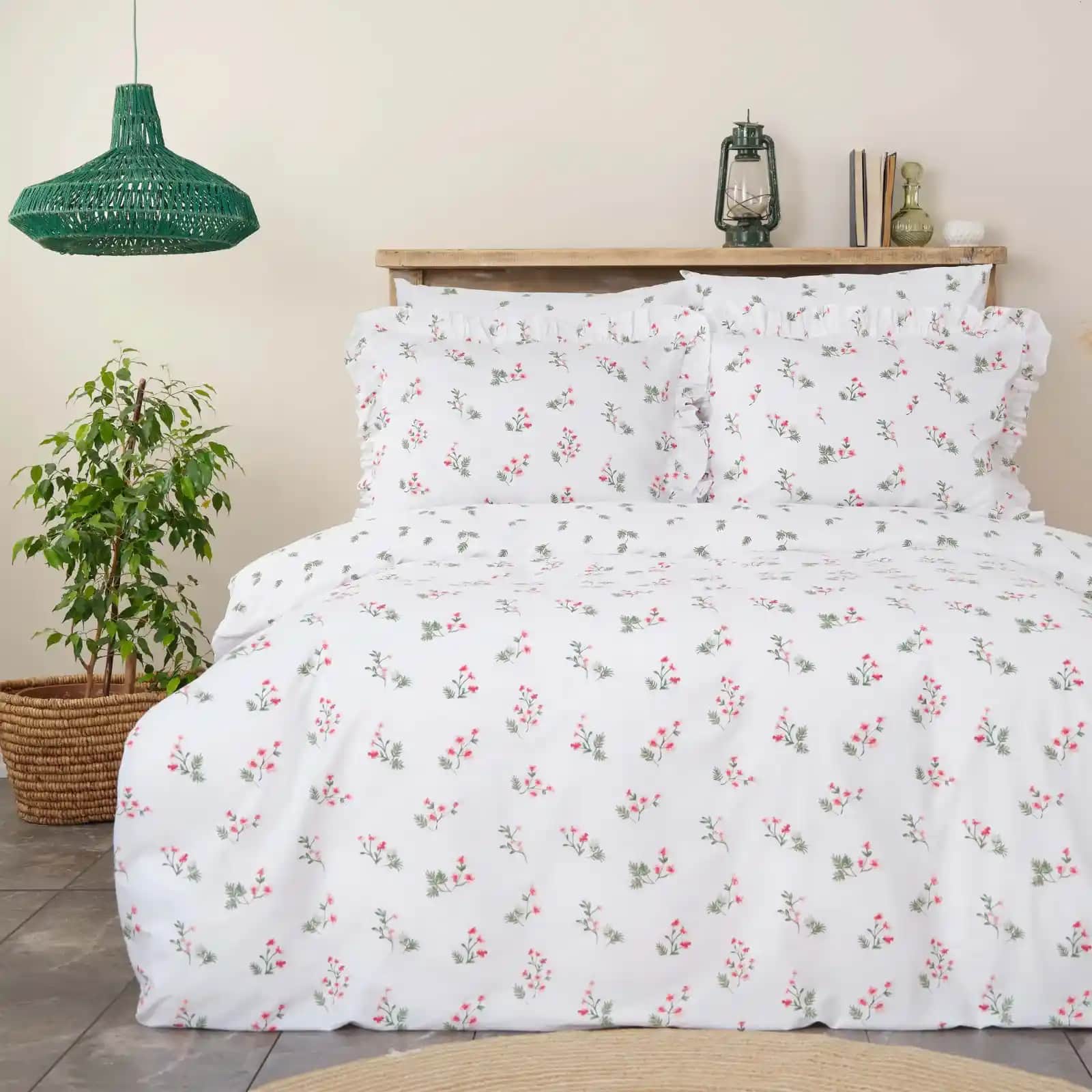 Fırfırlı Nevresim Takımı ile Yatak Odalarınıza Zarif ve Şık Bir Dokunuş