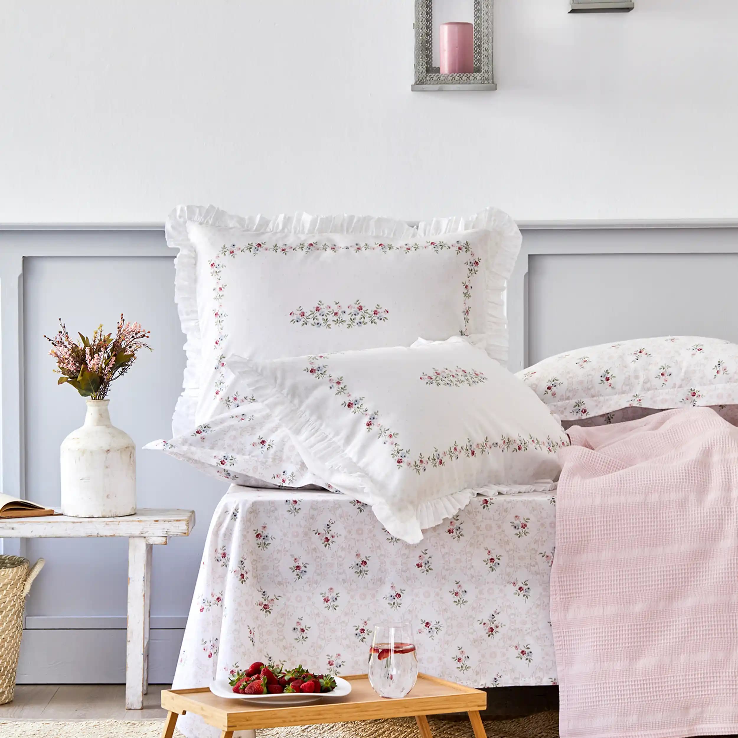 Fırfırlı Pike ile Yatak Odası Dekorasyonunda Şıklık ve Konforun Buluşması