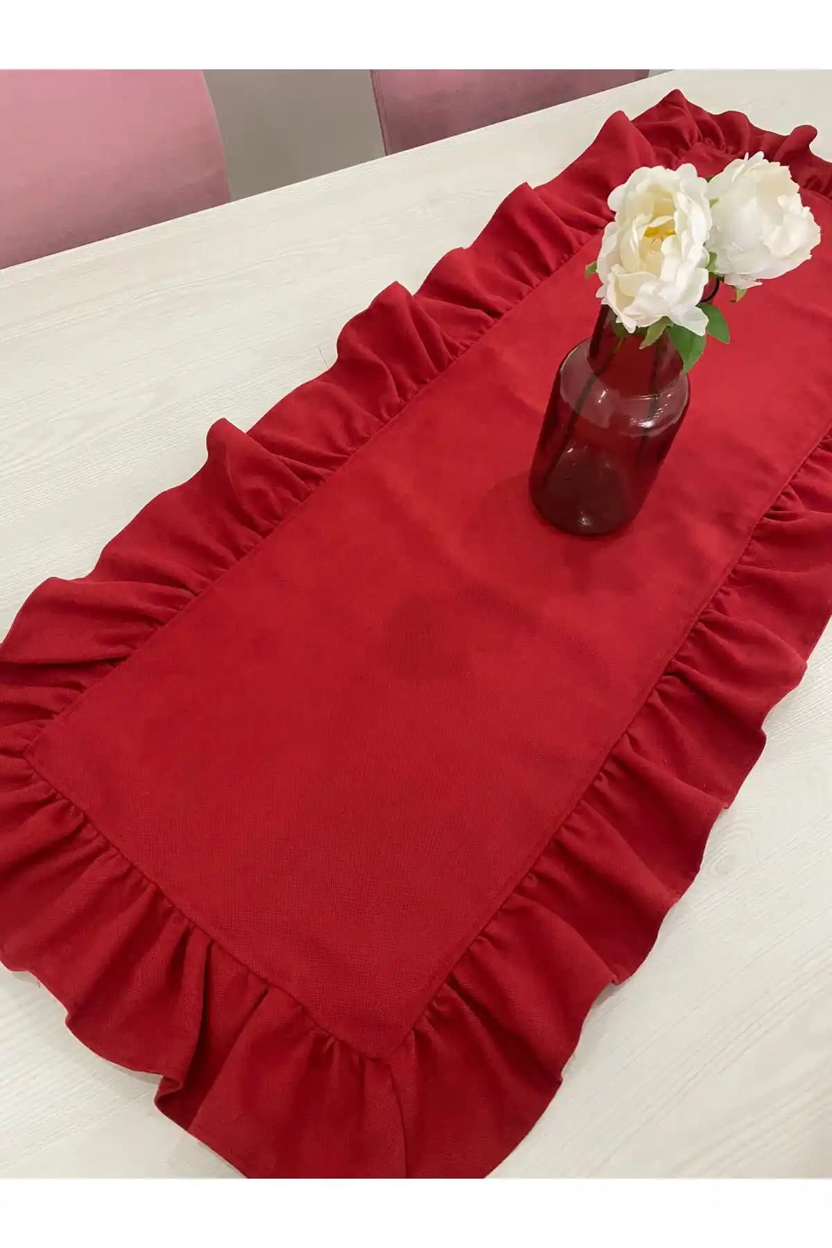 Fırfırlı Runner ile Dekorasyonda Zarafet ve Şıklık Sağlayan Detaylar