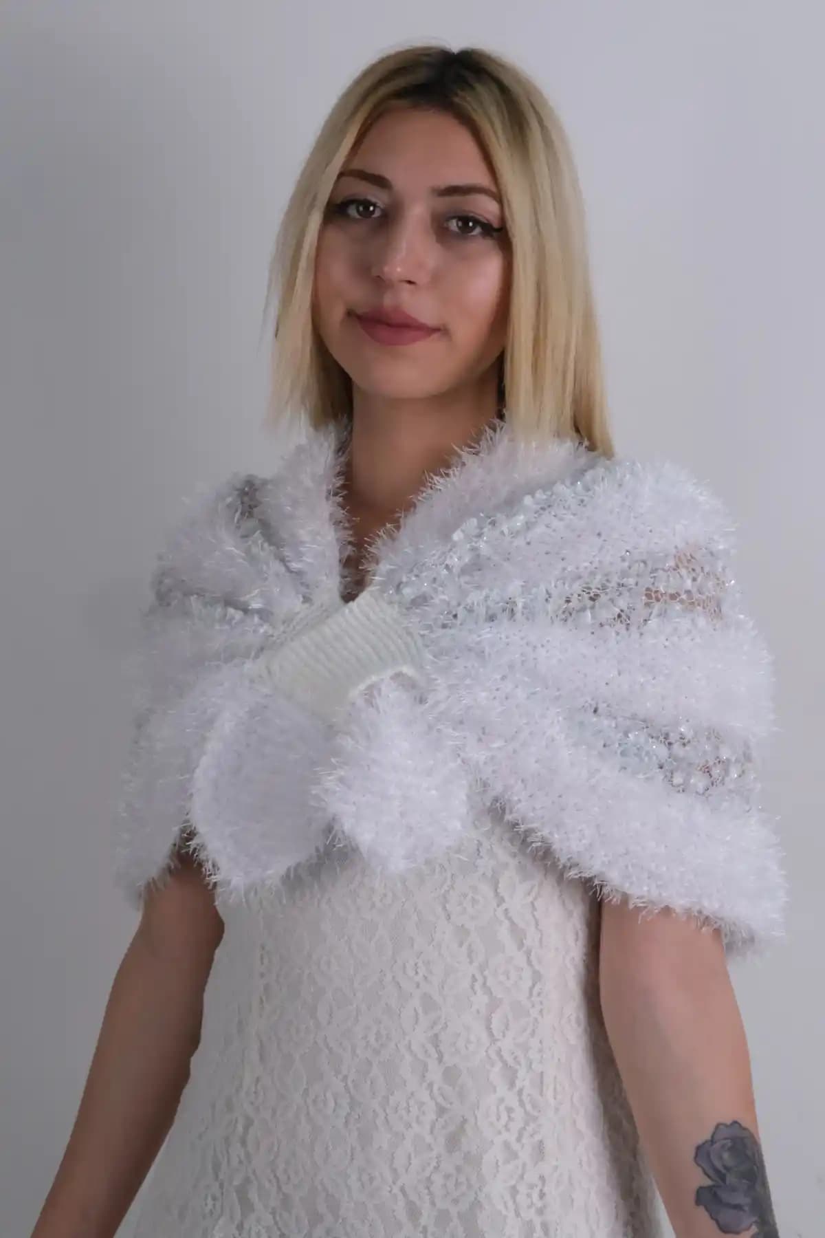 Gelin Şalı Seçimi ve Modelleri: Düğünlerde Zarafet ve Şıklık Yaratıcı Çözümler