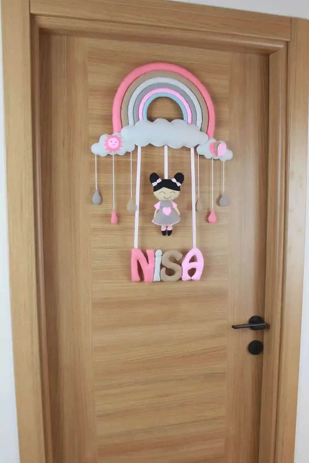 Gökkuşağı Kapı Süsleri ile Ev Dekorasyonunu Canlandırma Rehberi