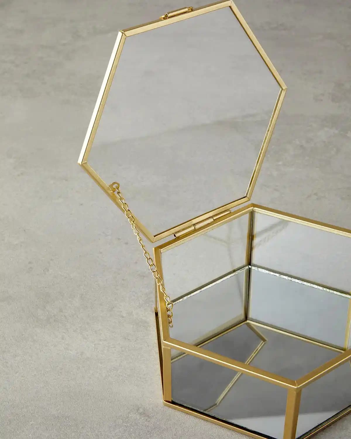 Gold Cam Kutu ile Dekorasyonda Zarafet ve Fonksiyonellik Sağlayın