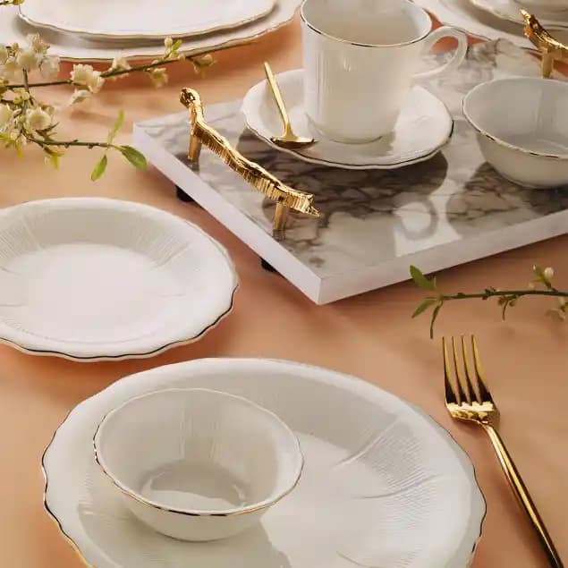 Gold Kahvaltı Takımı: Modern ve Lüks Sofra Dekorasyonunda Trend ve Seçim Rehberi