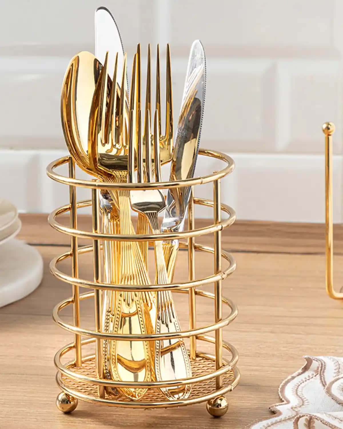 Gold Kaşıklık: Lüks ve Zarafetin Dekorasyondaki Yansıması