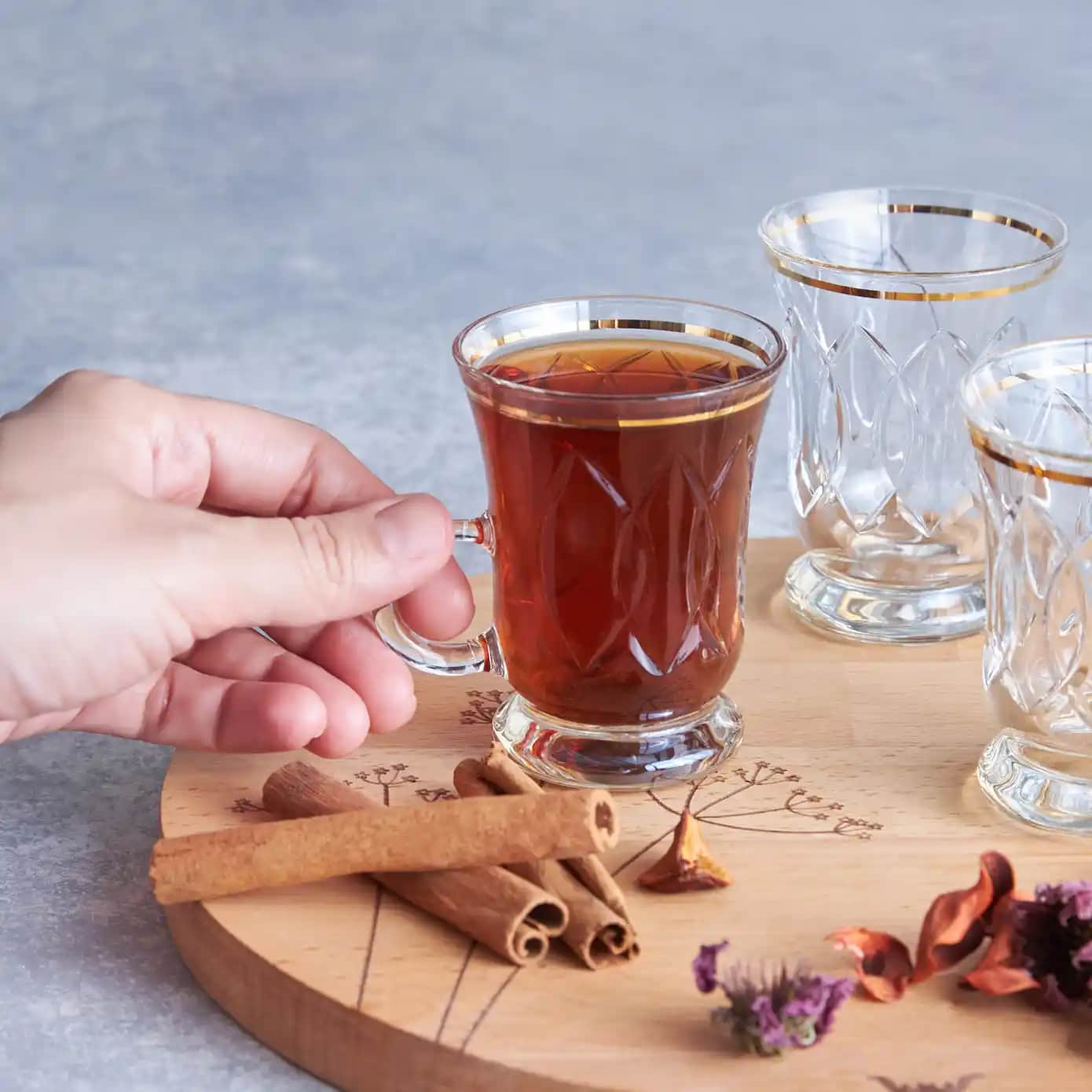 Gold Kulplu Çay Bardağı Seçenekleri ve Dekoratif Kullanım İpuçları