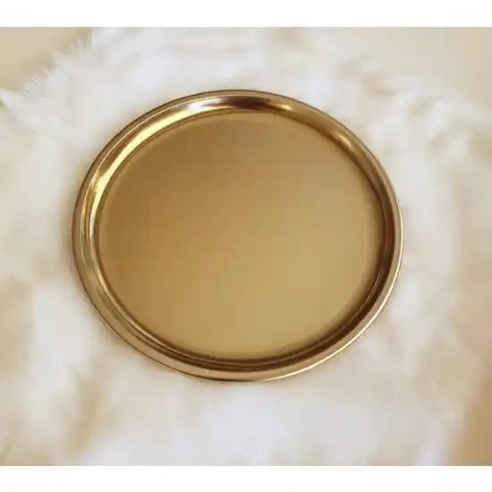 Gold Metal Tepsi: Dekorasyon ve Mobilyada Şıklık ve Zarafetin Simgesi