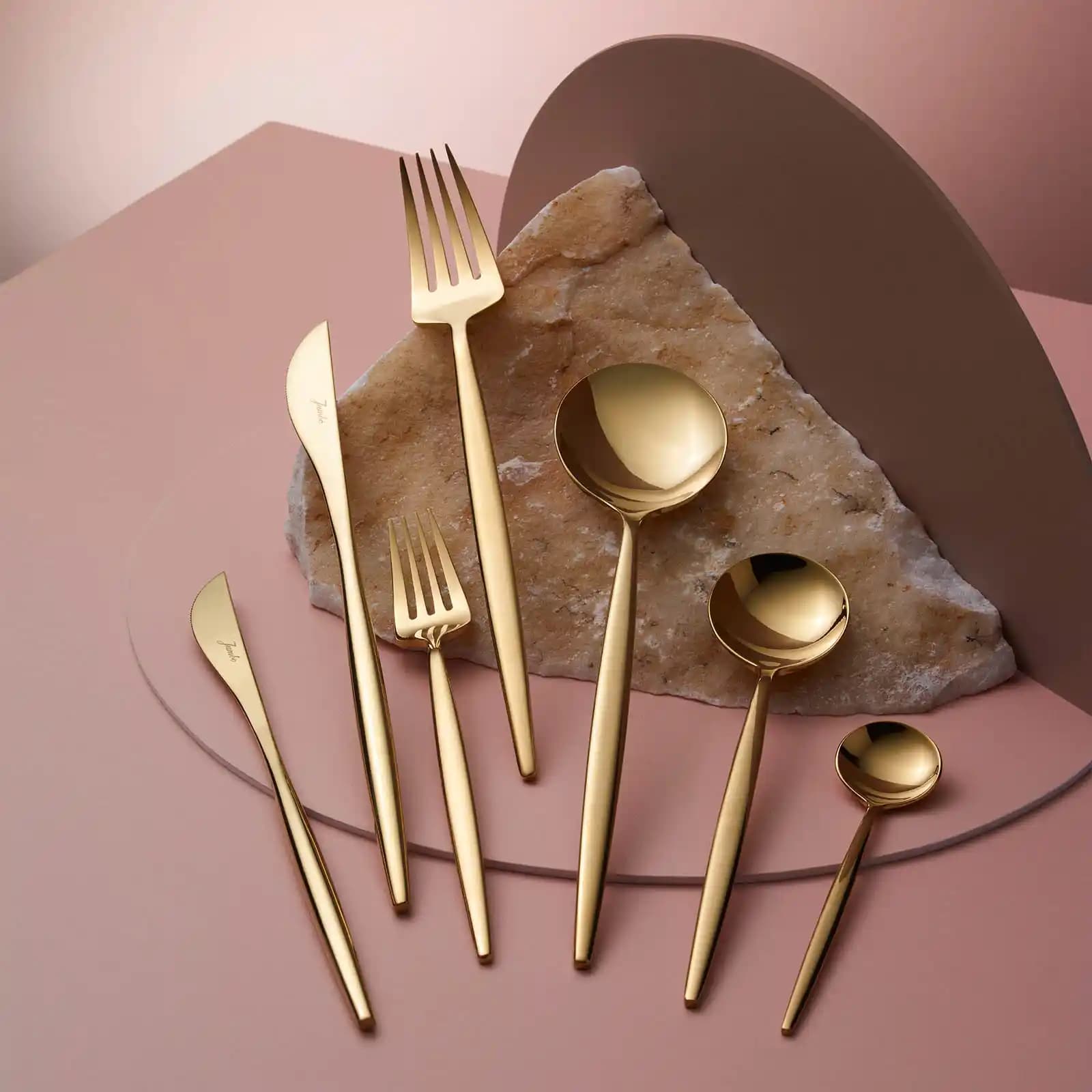 Gold Renkli 12 Kişilik Çatal Bıçak Takımı Dekorasyonda Zarafet ve Şıklık