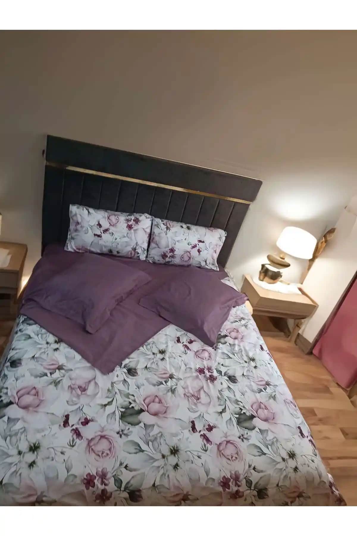 Güllü Nevresim Takımı ile Yatak Odalarınıza Zarafet Katın ve Dekorasyonunuzu Tamamlayın