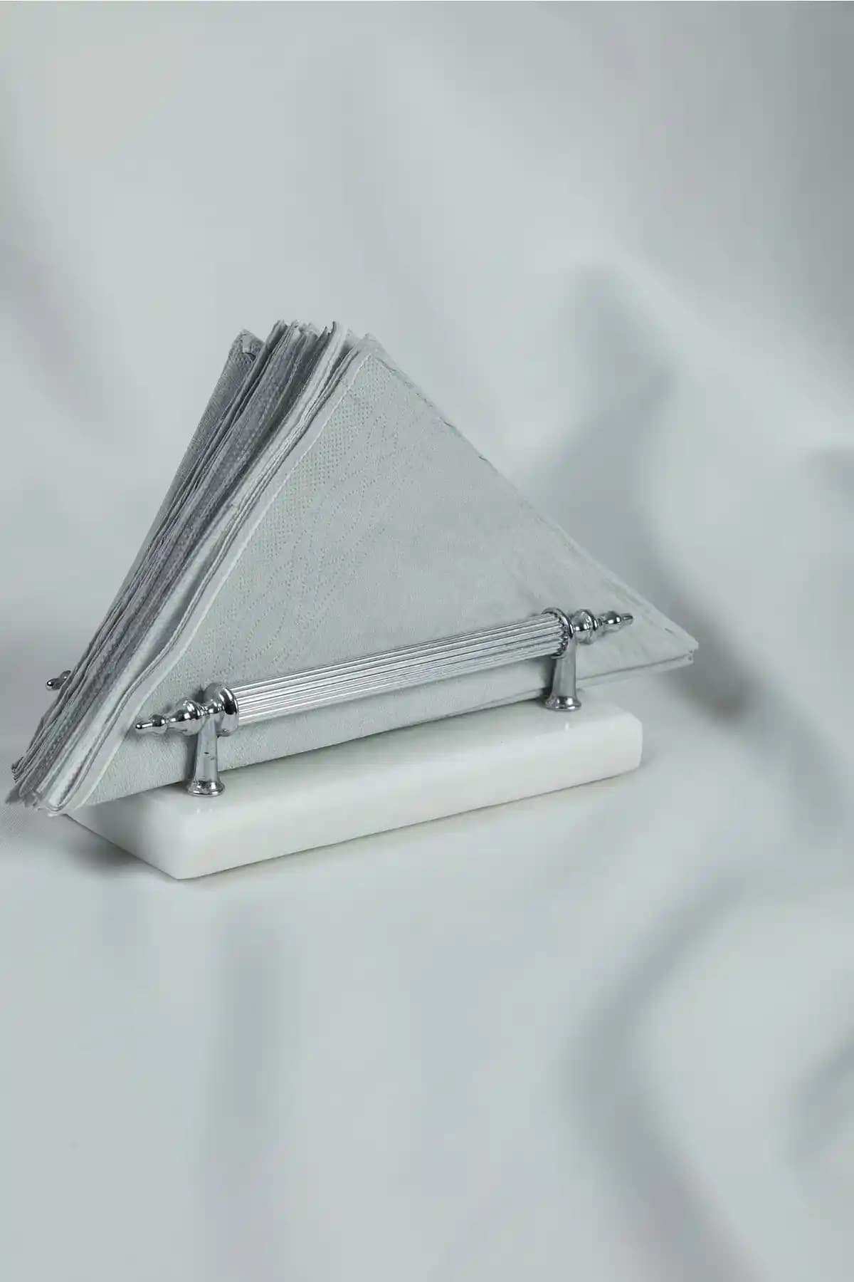 Gümüş Peçeteliklerin Tarihçesi ve Dekorasyonda Kullanım İpuçları