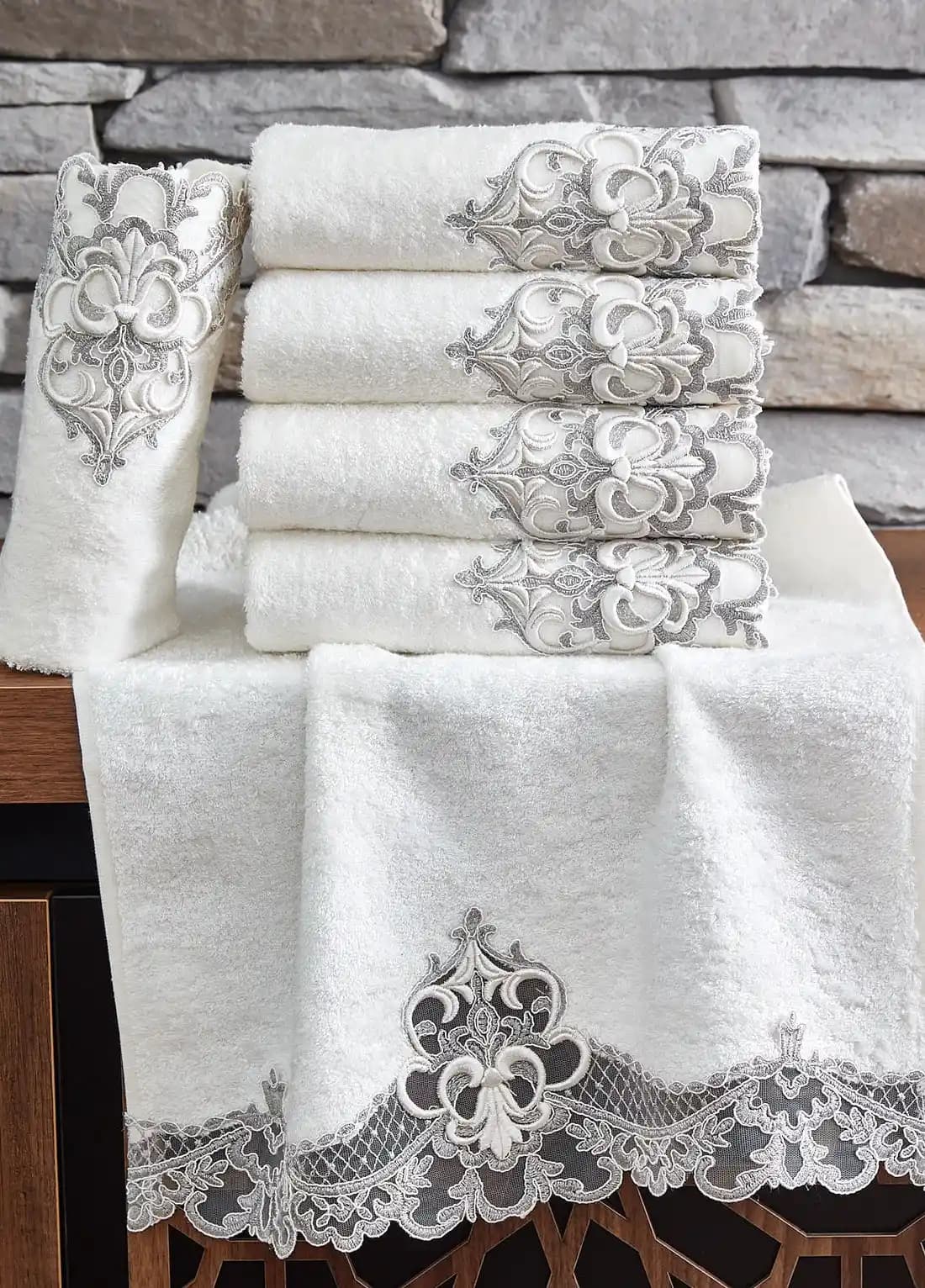 Güpürlü Havluların Dekorasyonda Zarafet ve İşlevselliği Üzerine Detaylı İnceleme