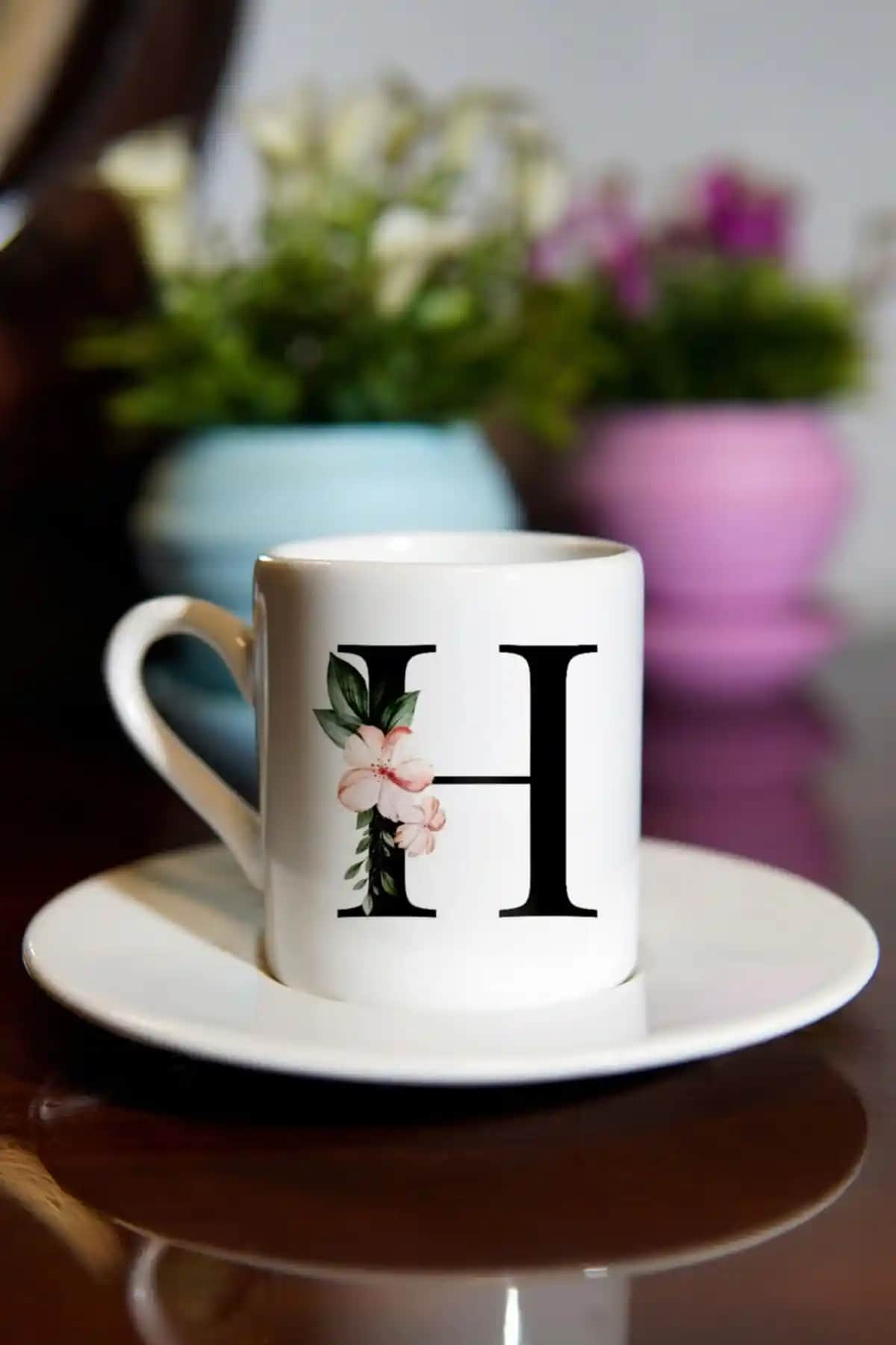 Harfli Fincanlar Dekorasyonda Şıklık ve Fonksiyonelliğin Uyumunu Sağlar