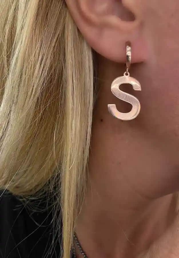 Harfli Küpe Dekorasyonunda Yaratıcı ve Şık Dokunuşlar: Modern ve Vintage Tarzlar İçin Fikirler