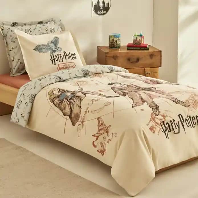 Harry Potter Temalı Tek Kişilik Nevresim Takımı ile Odanıza Büyü Katın ve Dekorasyonunuzu Yenileyin