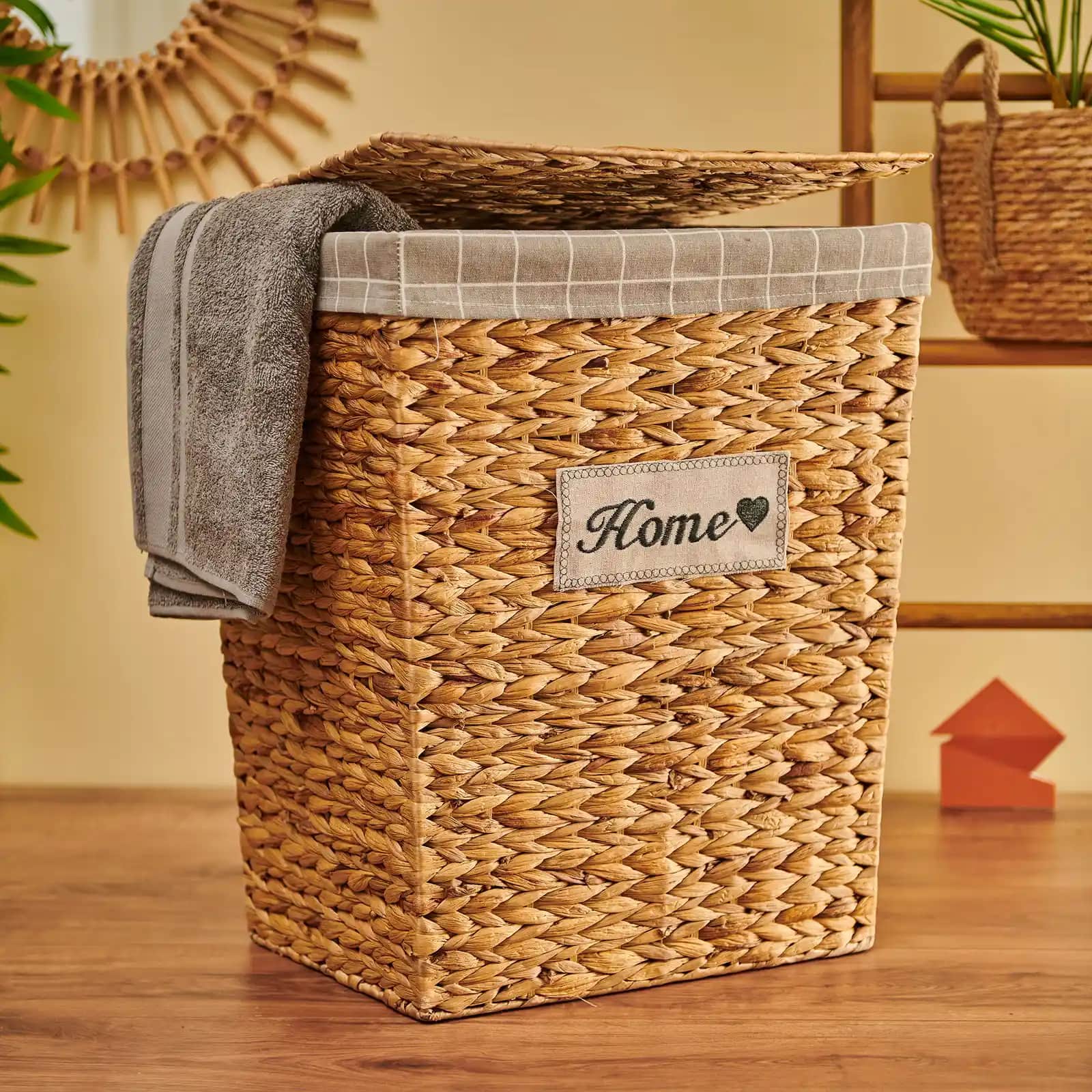 Hasır Çamaşır Sepetleri ile Ev Dekorasyonunda Şıklık ve İşlevsellik Sağlama