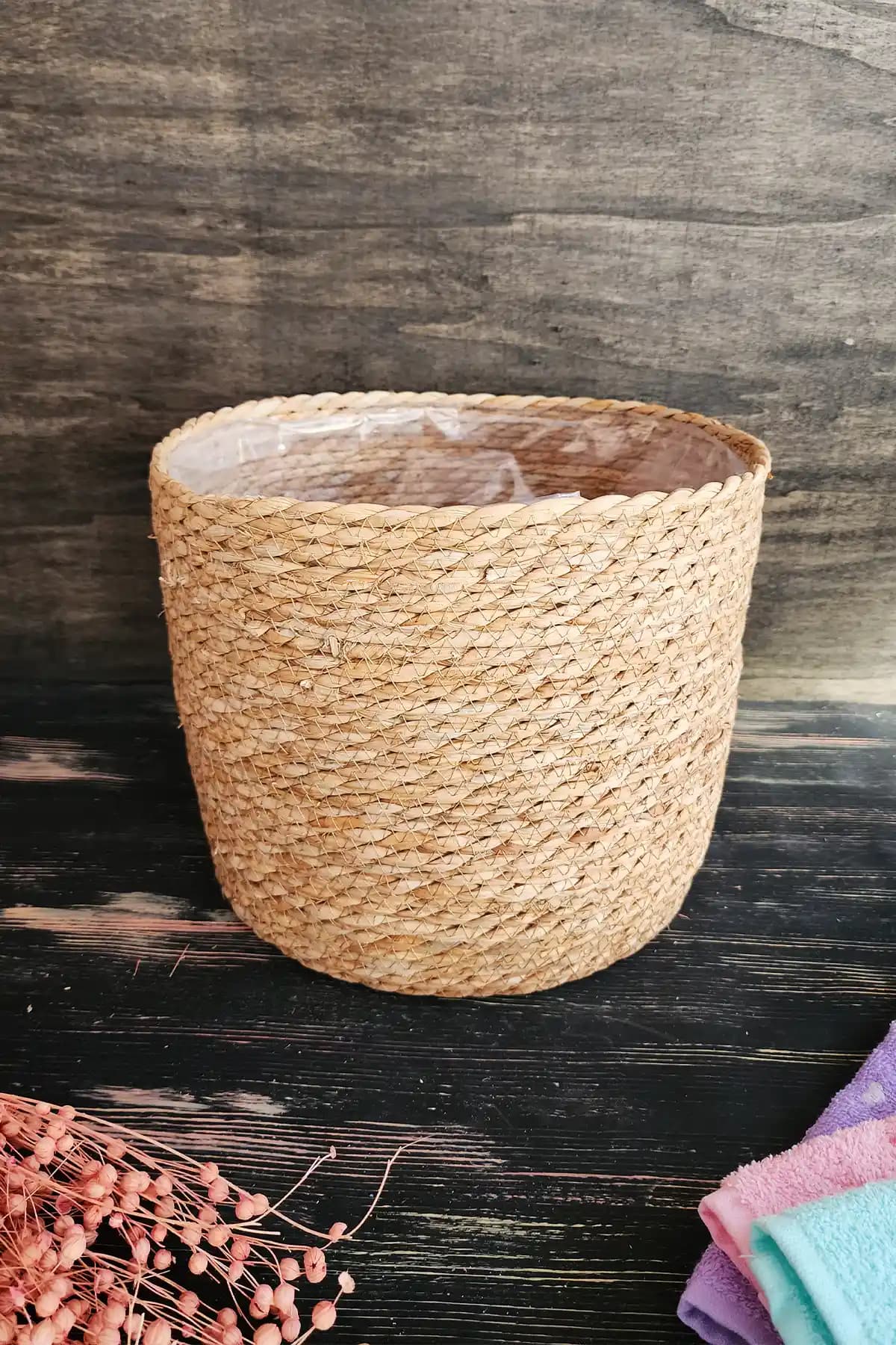 Hasır Saksı Kılıfı ile Doğallık ve Estetiği Yansıtan Dekorasyon Çözümleri