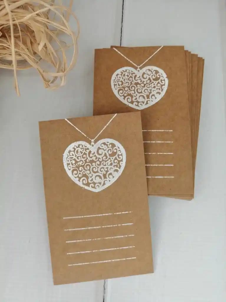 Hediye Not Kartlarıyla Dekorasyonda Estetik ve Kişisel Dokunuşlar Yaratmak