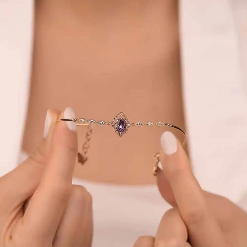 Hediyelik Bilekliklerle Dekorasyonda Şıklık ve Anlam Yaratmanın Yolları